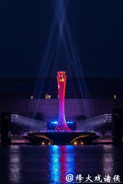 探访成都大运会火炬塔点燃背后的秘密 探访成都大运会火炬塔点燃背后的秘密