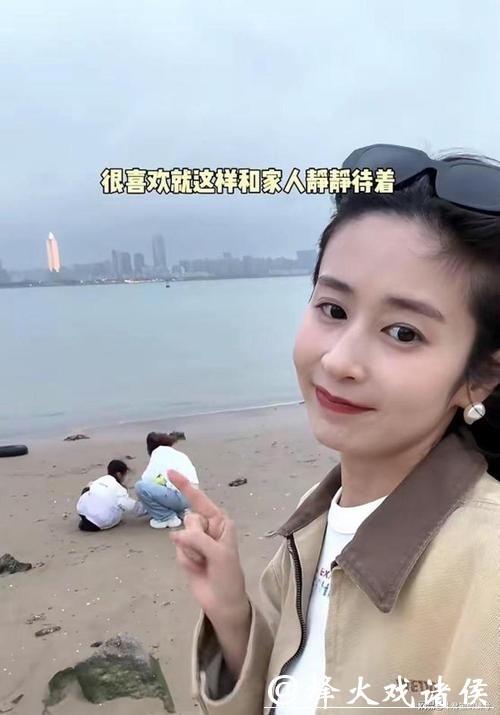 紫发外婆打高尔夫！颖儿海口祖孙三代同游太圈粉