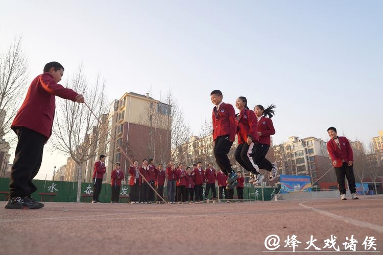 河北内丘：绳舞飞扬 快乐成长