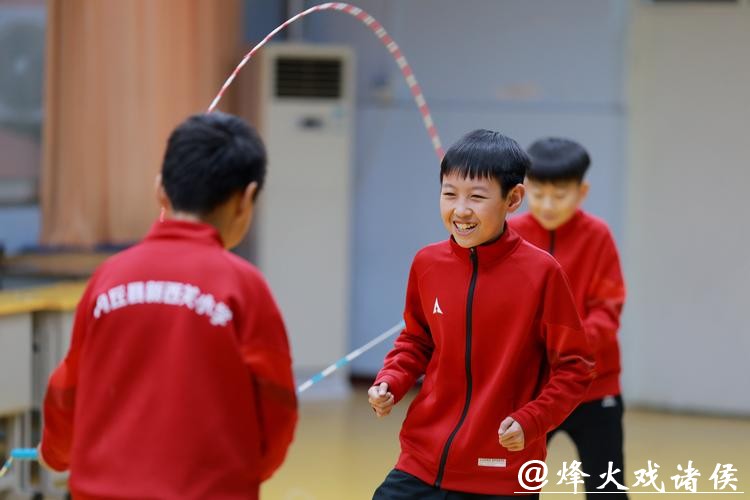 河北内丘：绳舞飞扬 快乐成长