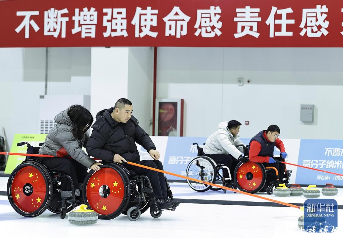 中国轮椅冰壶队、残奥冰球队全力备战米兰冬残奥会